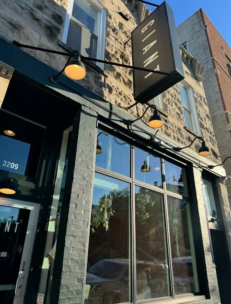 Giant — Logan Square